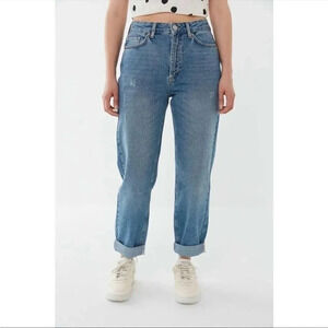 BDG Mom High Rise Jeans, Color Medium Wash Size 25